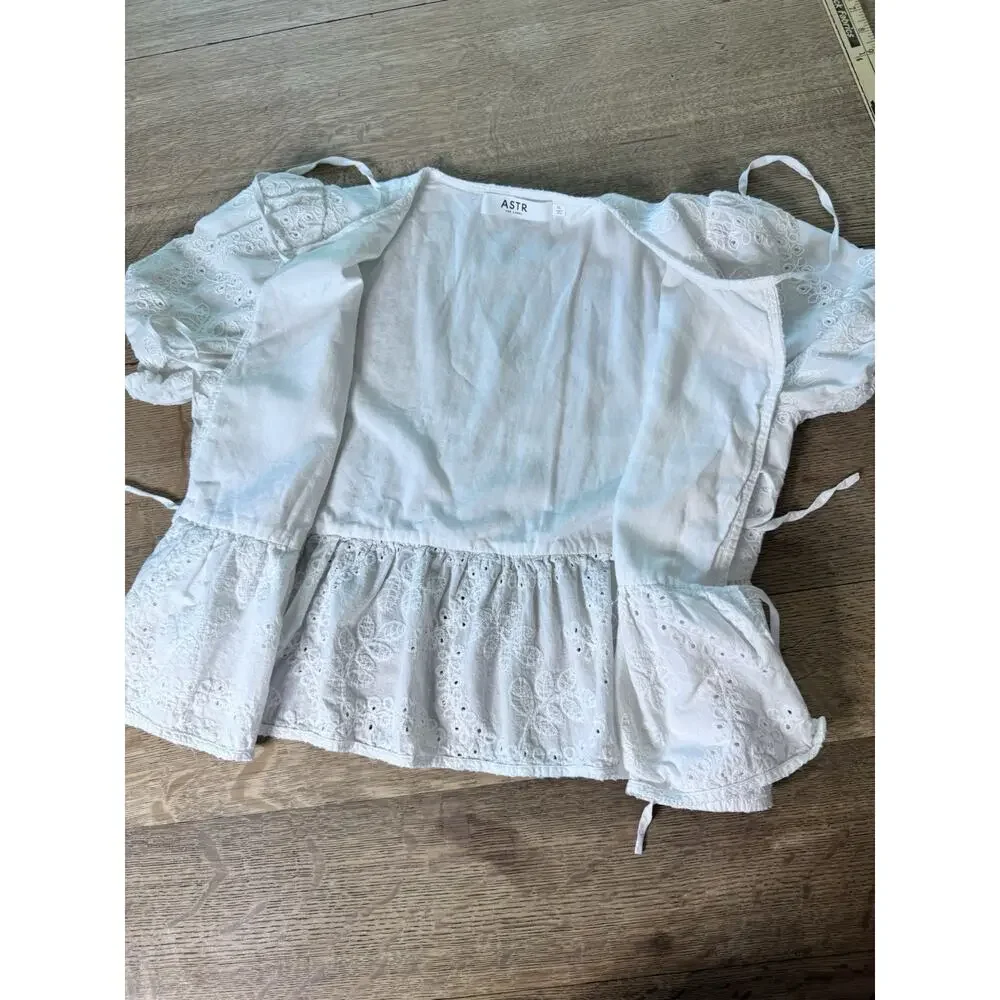 ASTR The Label White Tie Eyelet Blouse Size XL Fits Like Medium Cottagecore Boho